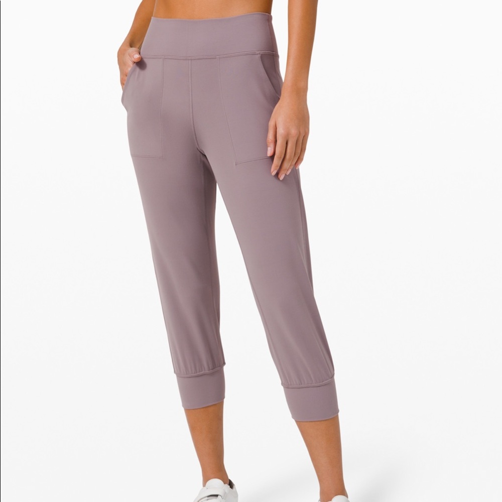 NWT!! Lululemon Align cropped Joggers